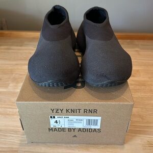 Yeezy Knit Rnr -  Onyx sz 4.5
